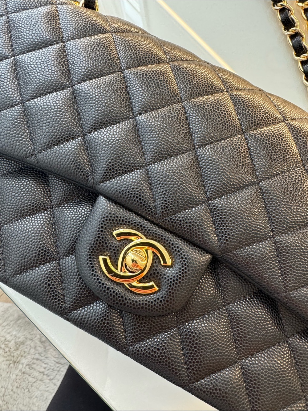CHANEL Black Quilted Shoulder Bag with Gold Hardware - Picture 5 of 10